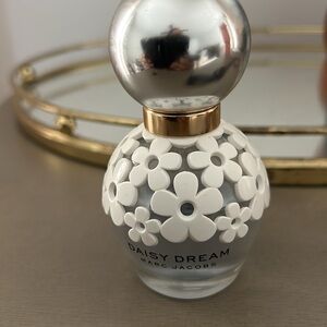 Daisy Dream by Marc Jacobs